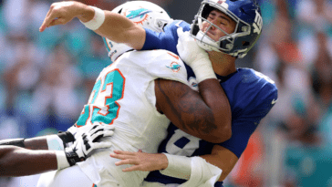 Eli Manning Accused of Aggressive Fart & Run By NY Giants RB Wayne