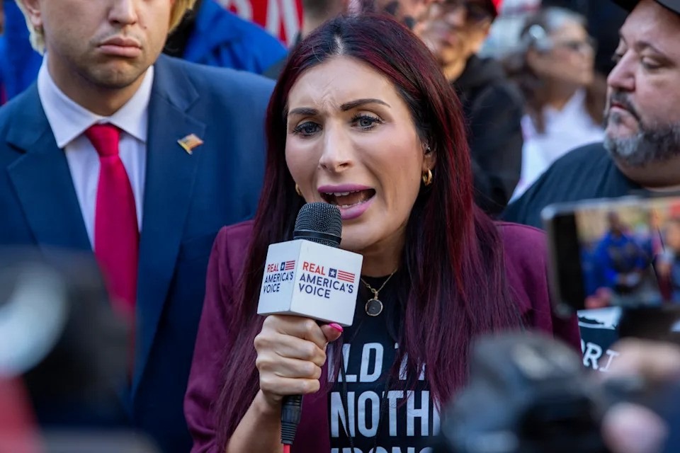 laura loomer eats dog food